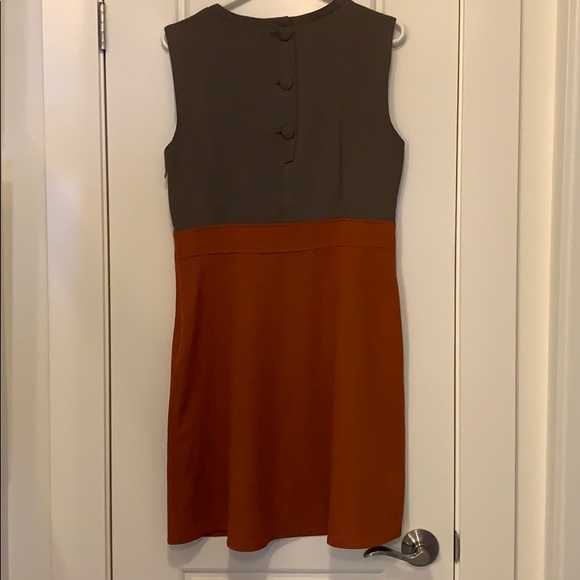 Crisp looking dress. Unique colour combo. - Picture 3 of 3